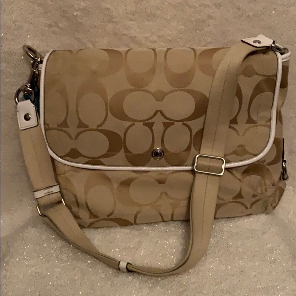 Coach Signature Messenger Crossbody Bag